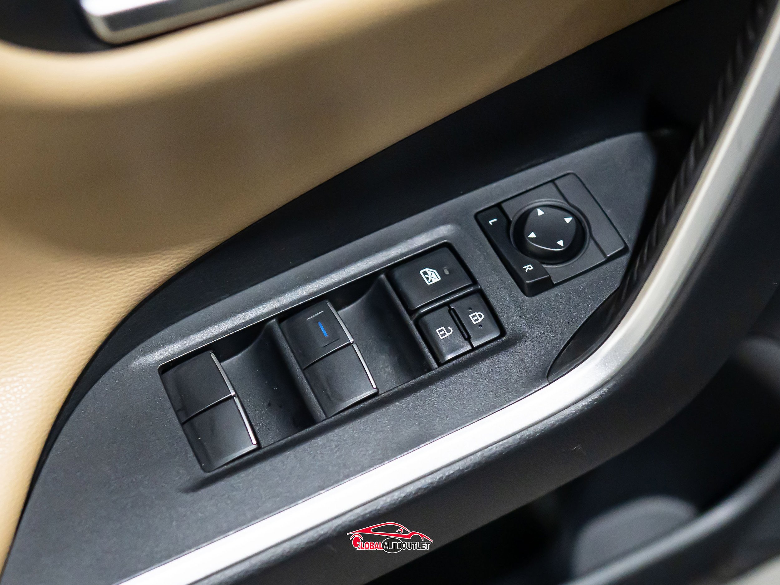 Used 2020 Toyota RAV4 Limited AWD/4WD image 38
