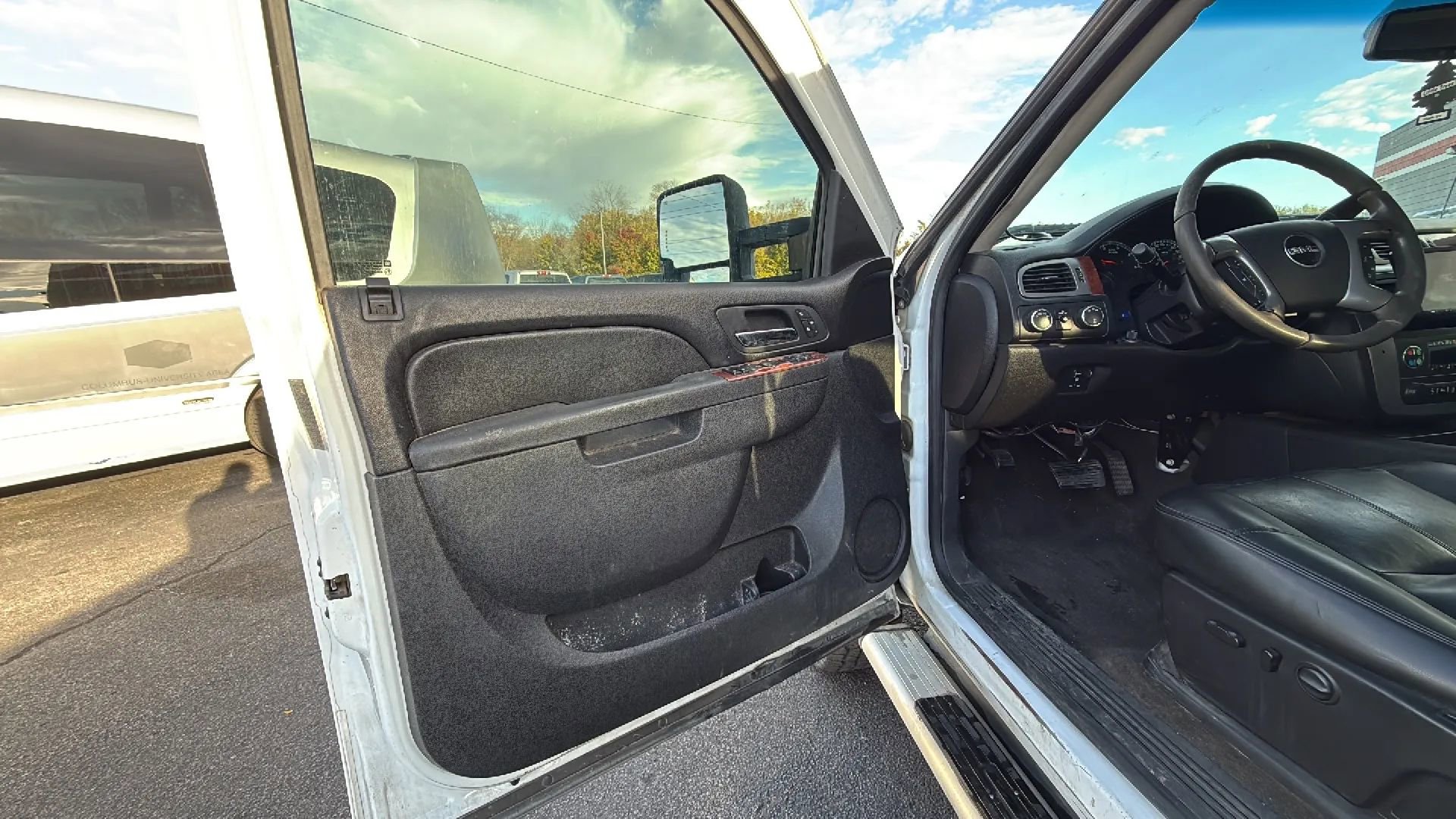 Used 2012 GMC Sierra 3500 SLT w/ SLT Convenience Package image 9