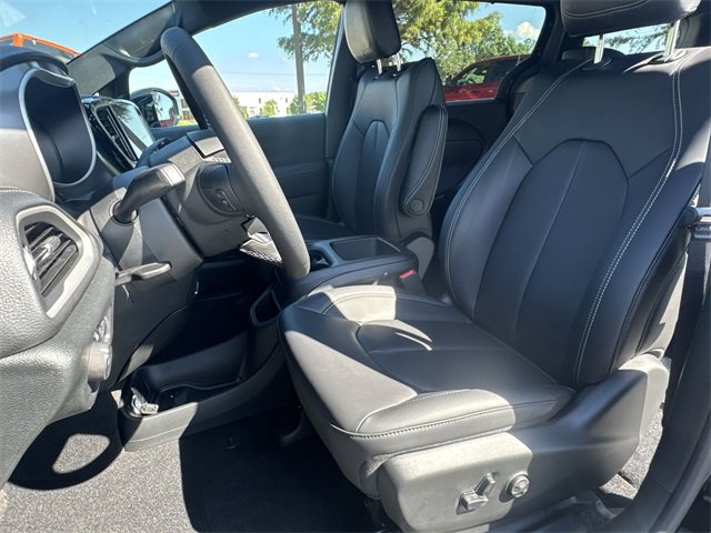New 2026 Chrysler Pacifica Select image 23