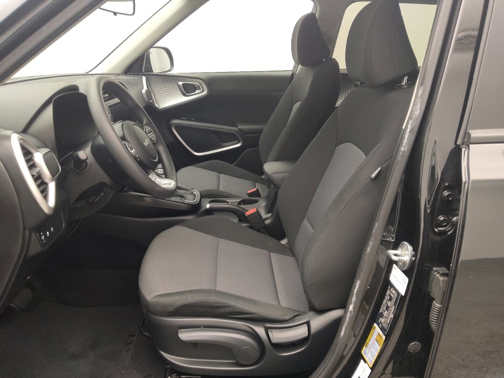 Used 2023 Kia Soul LX image 17