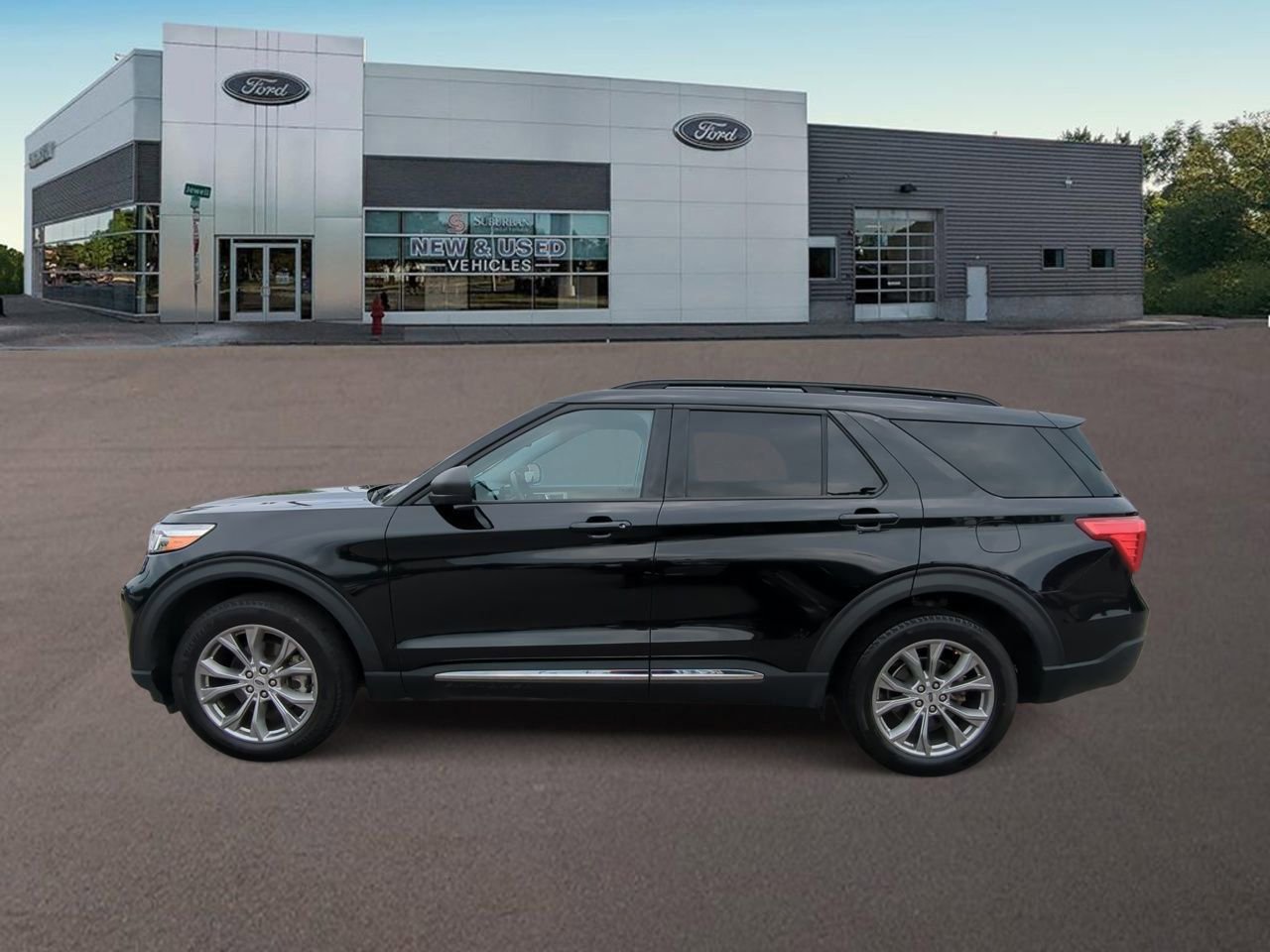 Certified 2022 Ford Explorer XLT w/ Equipment Group 202A image 7