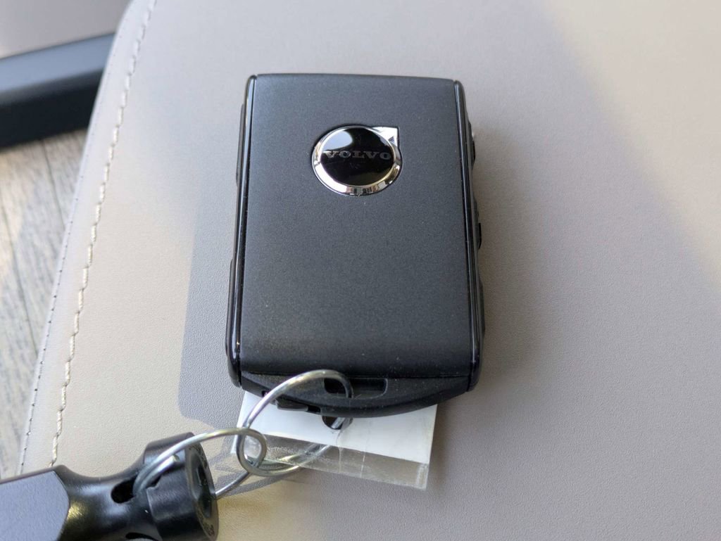 New 2026 Volvo XC60 T8 Core w/ Protection Package Premier image 43