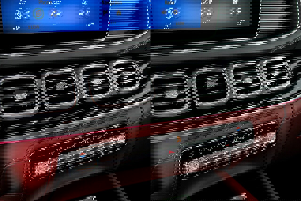 Used 2025 Mercedes-Benz Maybach GLS 600 4MATIC image 36