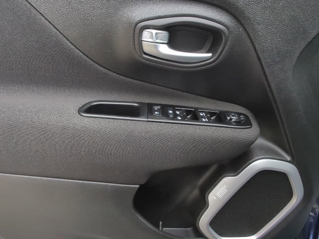 Used 2019 Jeep Renegade Latitude w/ Cold Weather Group image 20