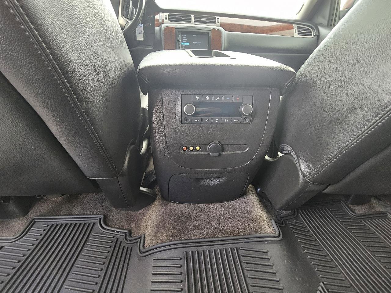 Used 2011 Chevrolet Suburban LT image 21