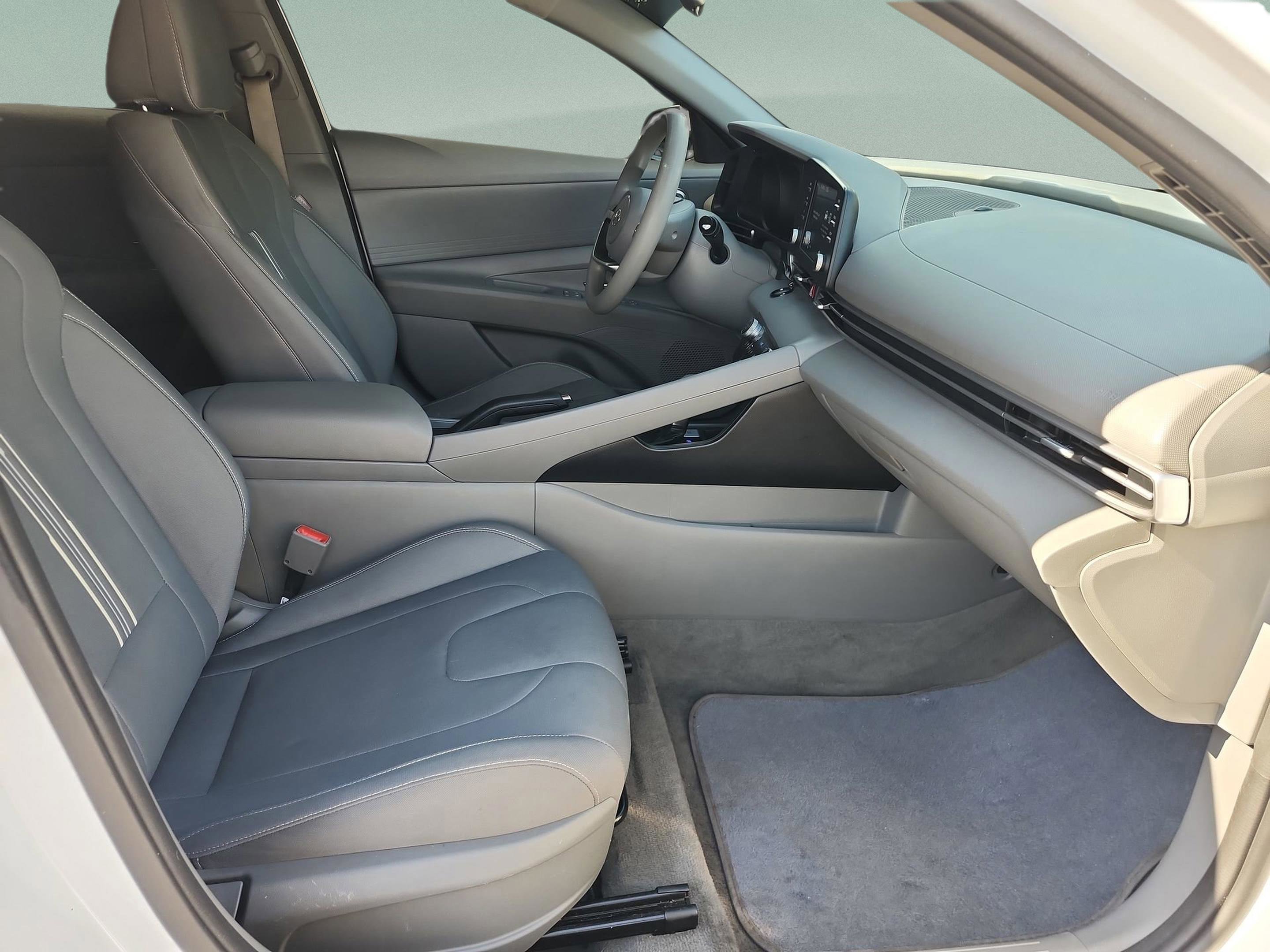 Used 2021 Hyundai Elantra SEL image 18