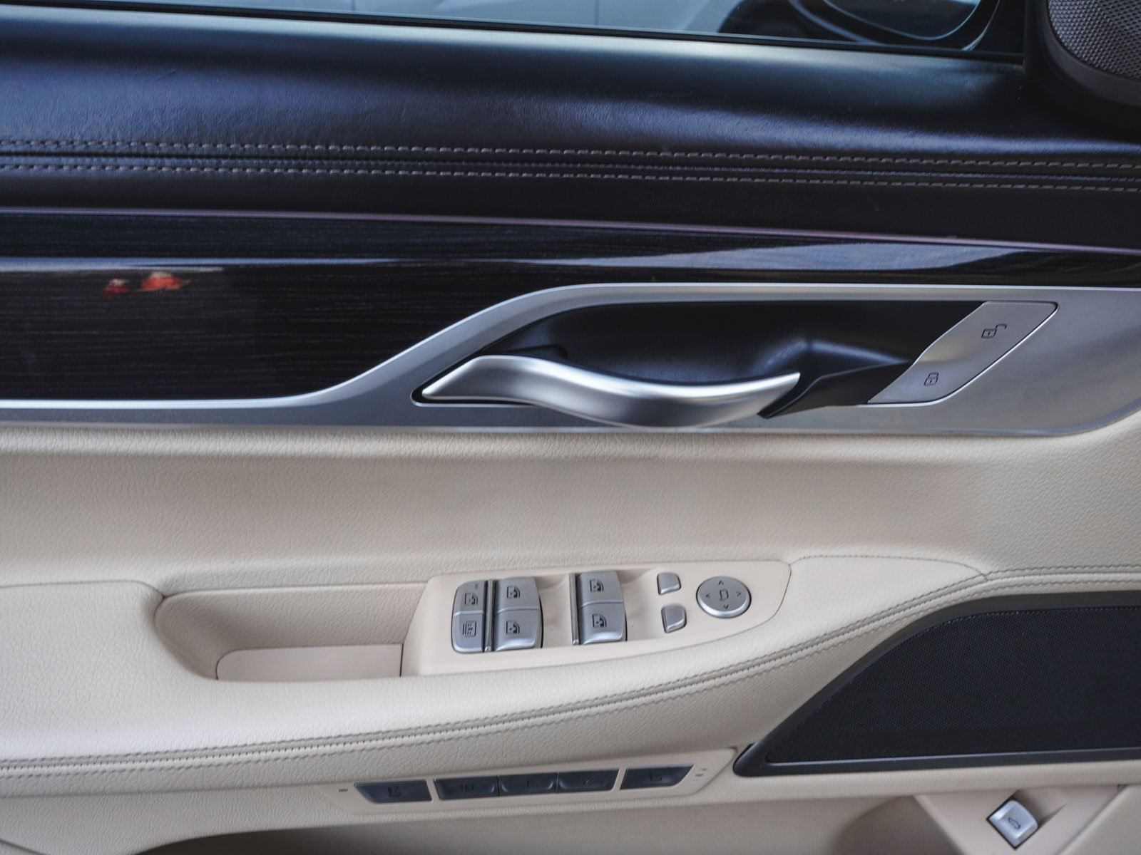 Used 2017 BMW 740i image 10