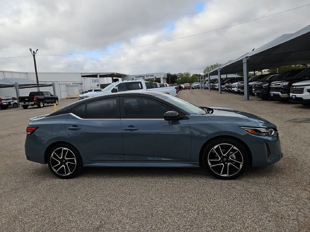 Used 2025 Nissan Sentra SR w/ SR Premium Package FWD image 9