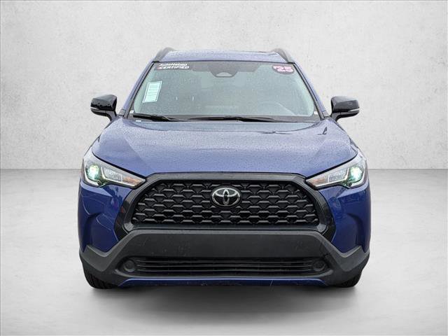 Used 2025 Toyota Corolla Cross LE image 2