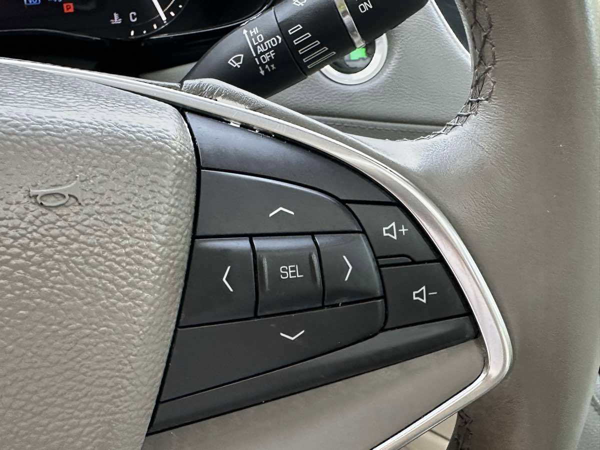 Used 2017 Cadillac XT5 Luxury w/ Driver Awareness Package image 28