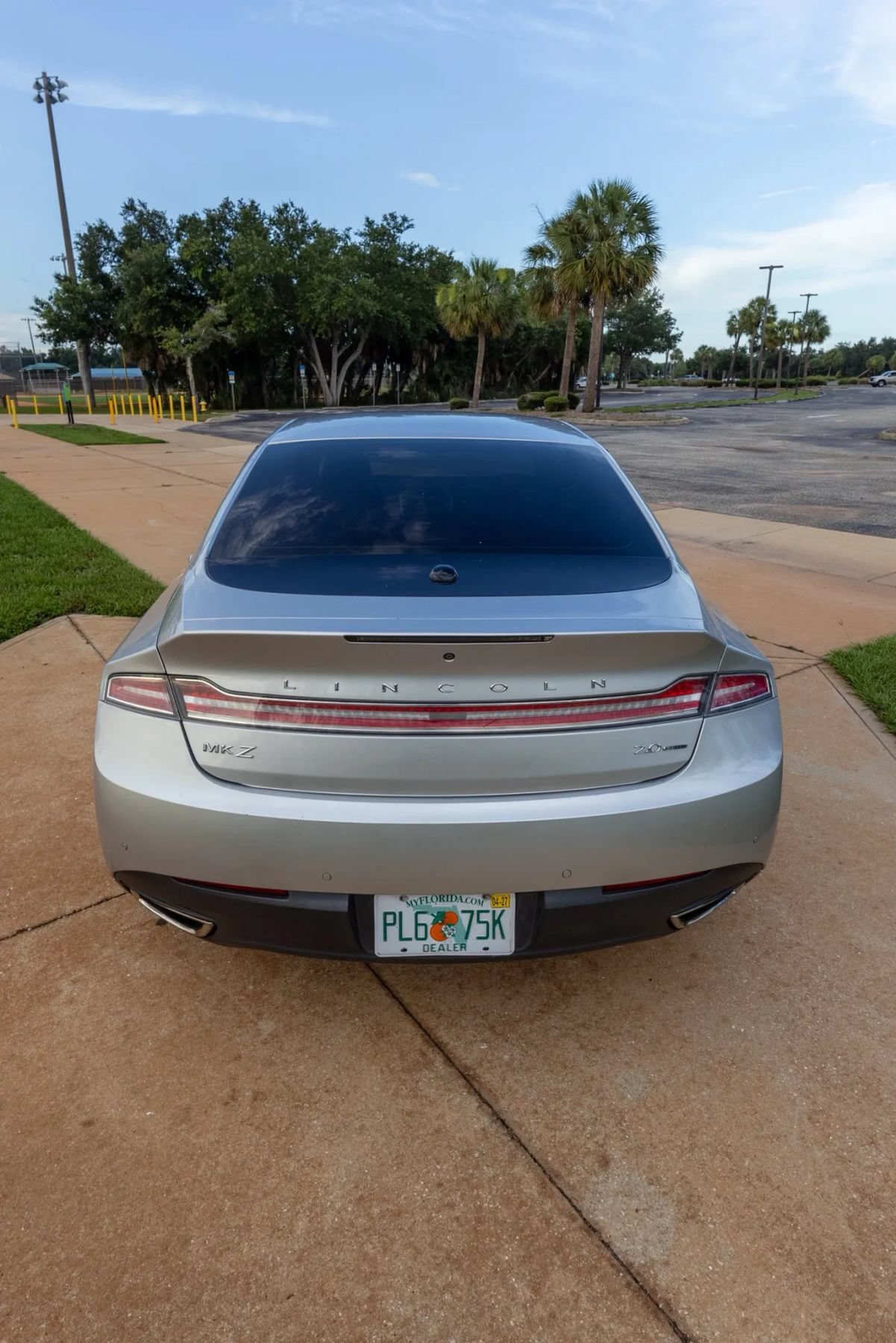 Used 2016 Lincoln MKZ w/ Equipment Group 300A Reserve FWD image 9