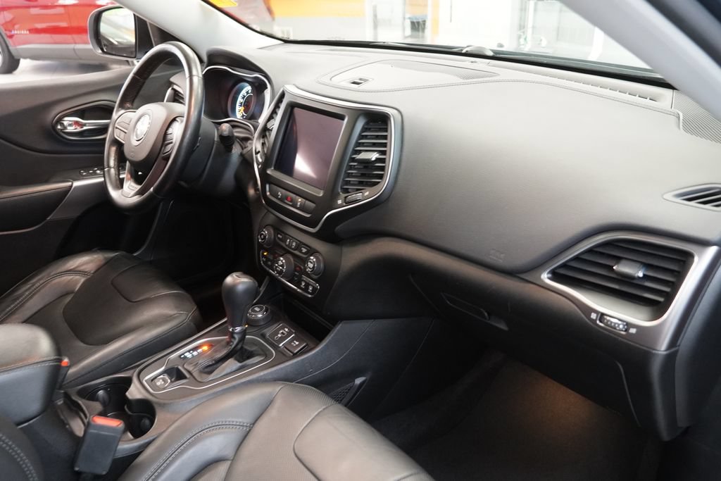 Used 2021 Jeep Cherokee Latitude Lux w/ Sun & Sound Group AWD/4WD image 28
