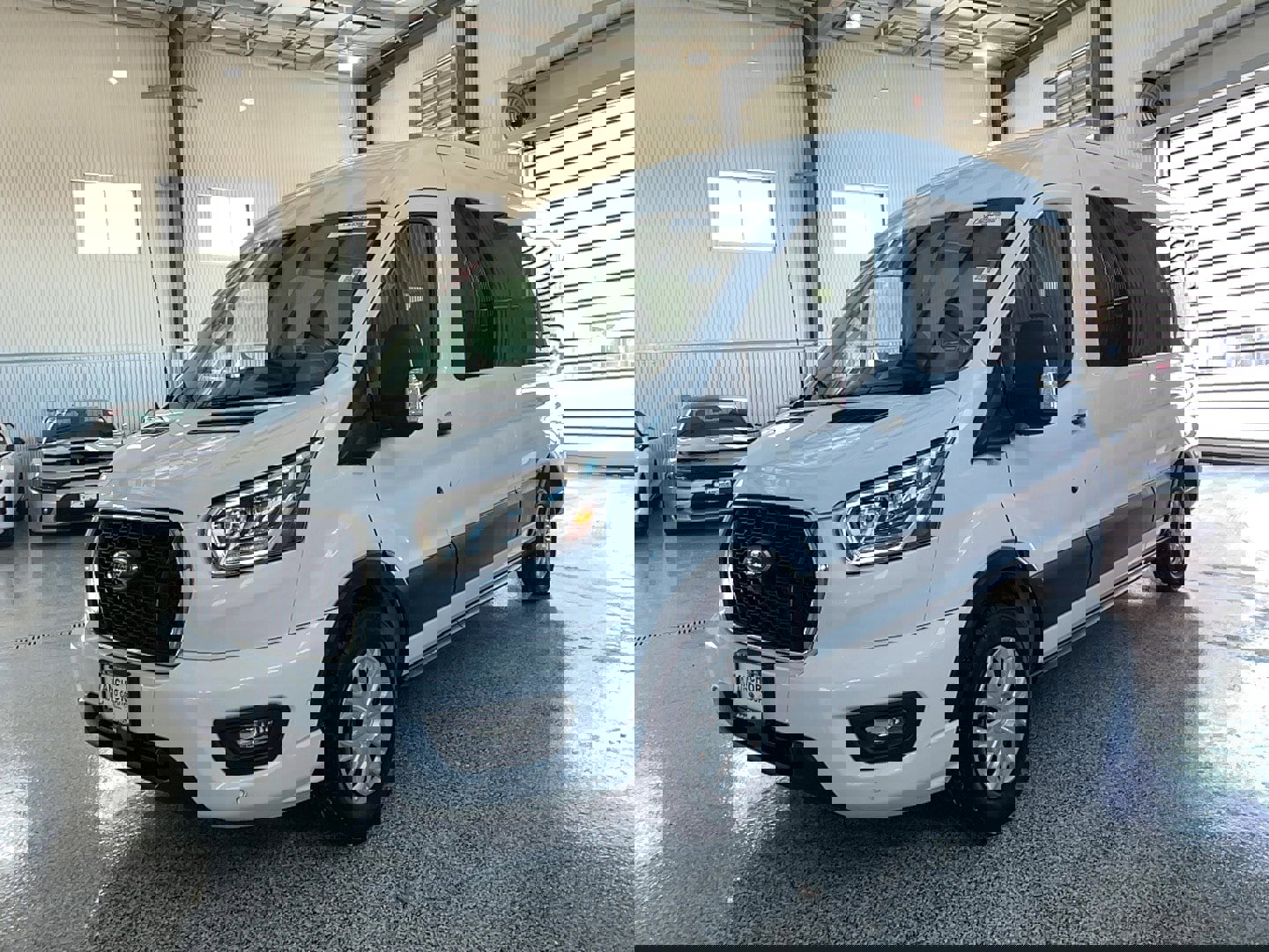 Used 2023 Ford Transit 350 XLT image 3