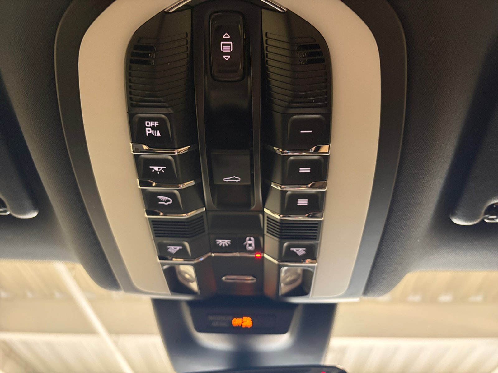 Certified 2023 Porsche Macan Turbo AWD/4WD image 41