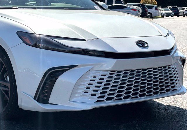 Used 2025 Toyota Camry XSE FWD image 2