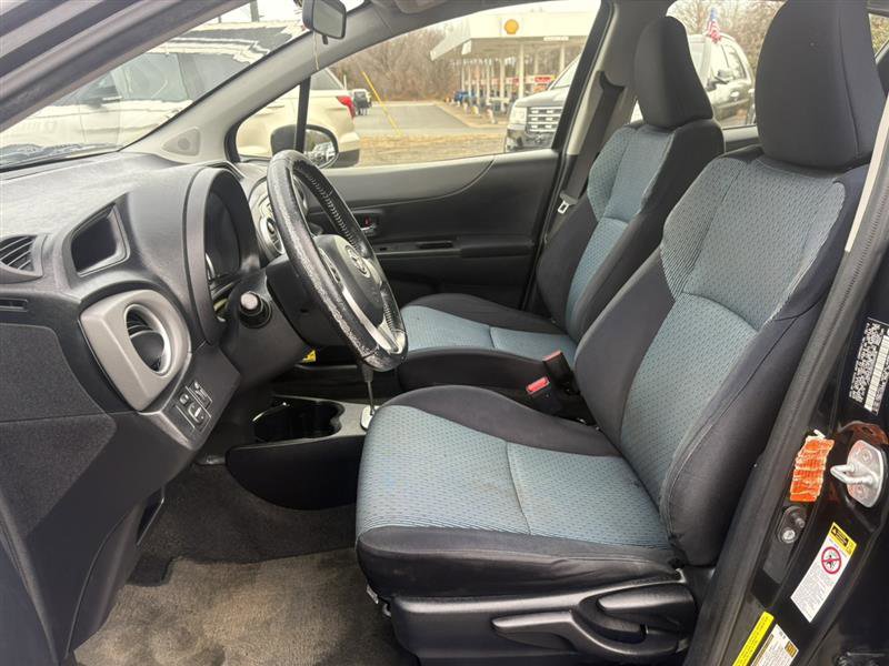 Used 2012 Toyota Yaris SE image 7