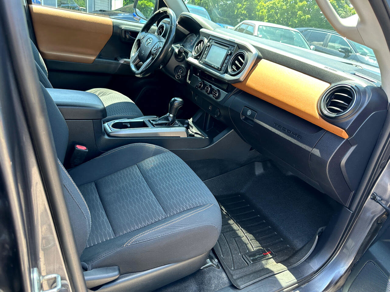 Used 2017 Toyota Tacoma SR5 image 17