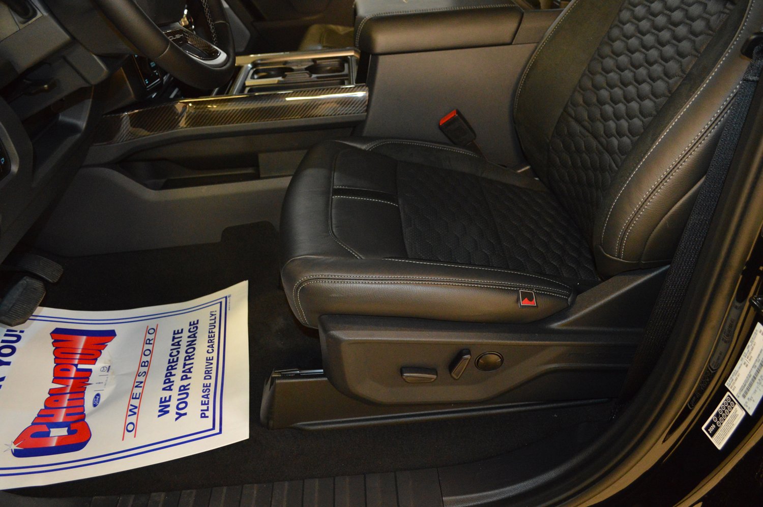 New 2026 Ford F250 Lariat w/ Black Appearance Package image 18