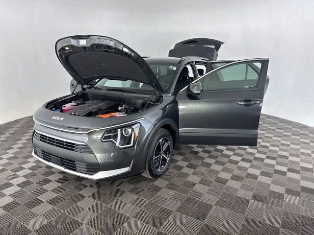 Certified 2025 Kia Niro EX image 12