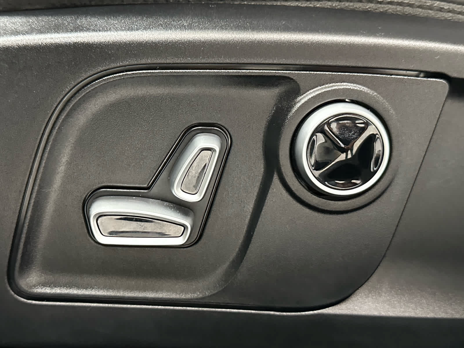 Used 2023 Maserati Levante GT AWD/4WD image 12