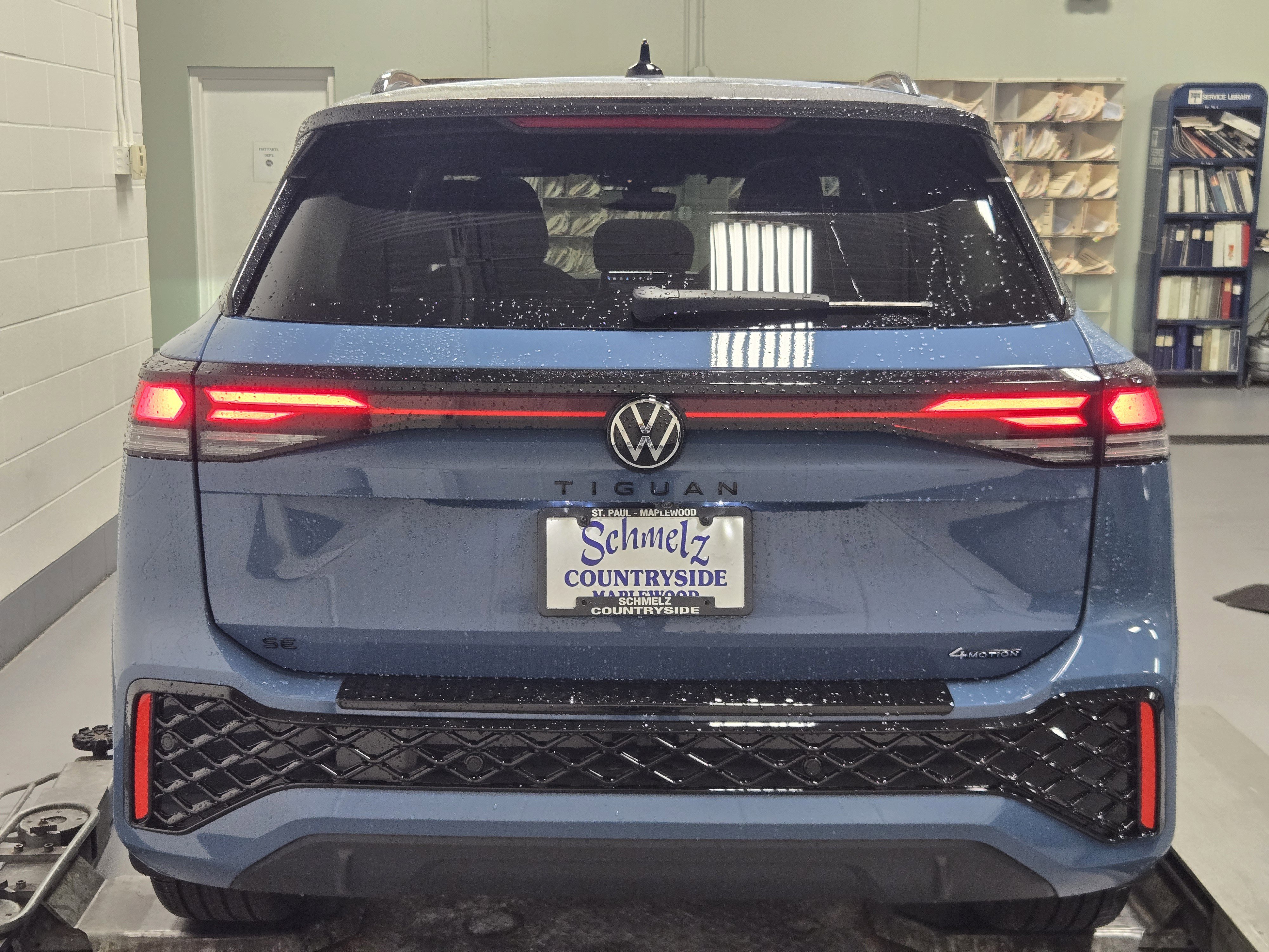 New 2025 Volkswagen Tiguan SE R-Line image 28