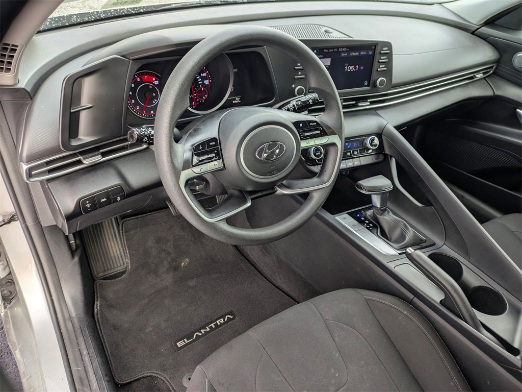 Used 2021 Hyundai Elantra SEL image 11