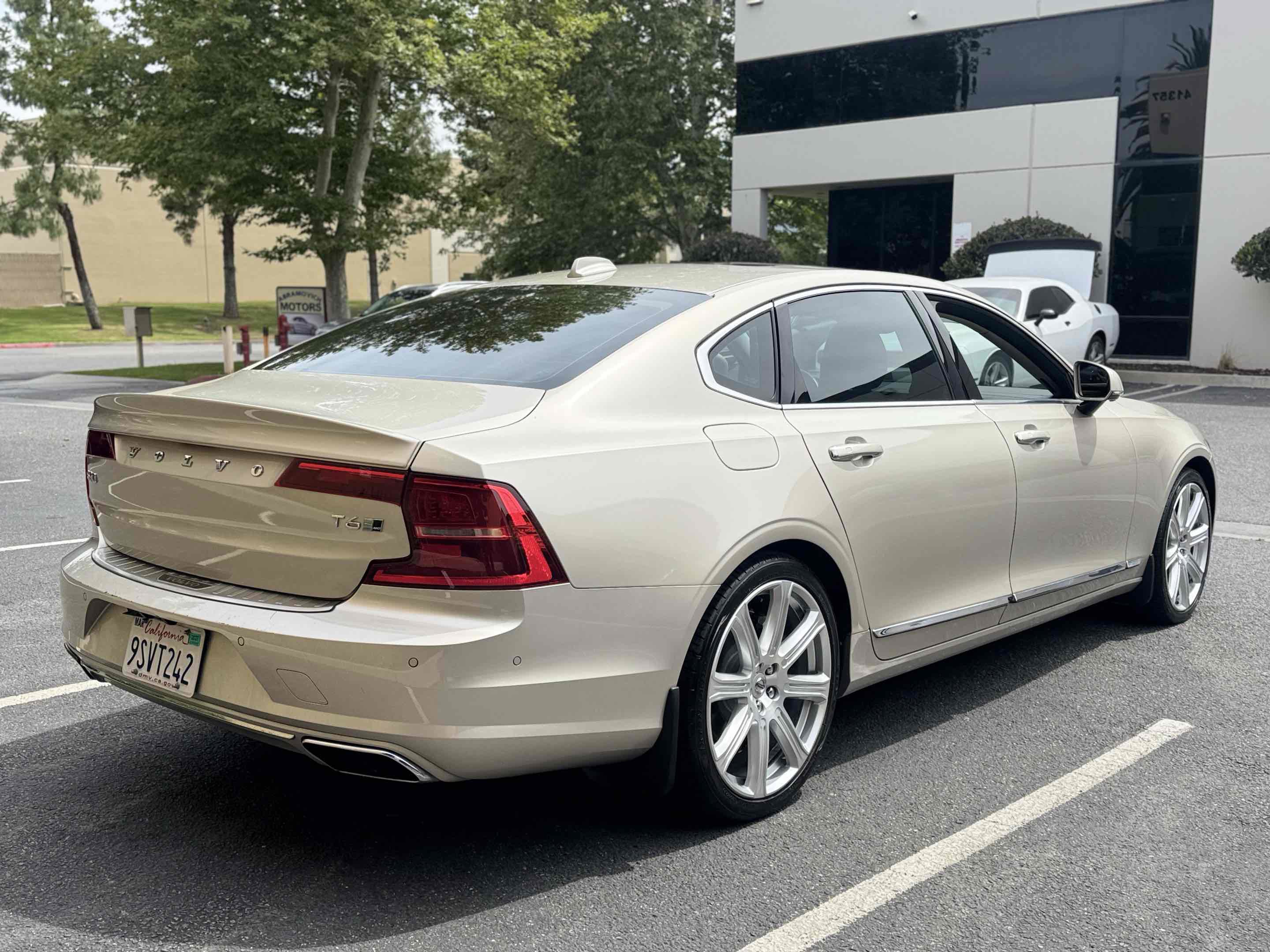 Used 2018 Volvo S90 T6 Inscription w/ Convenience Package AWD/4WD image 4