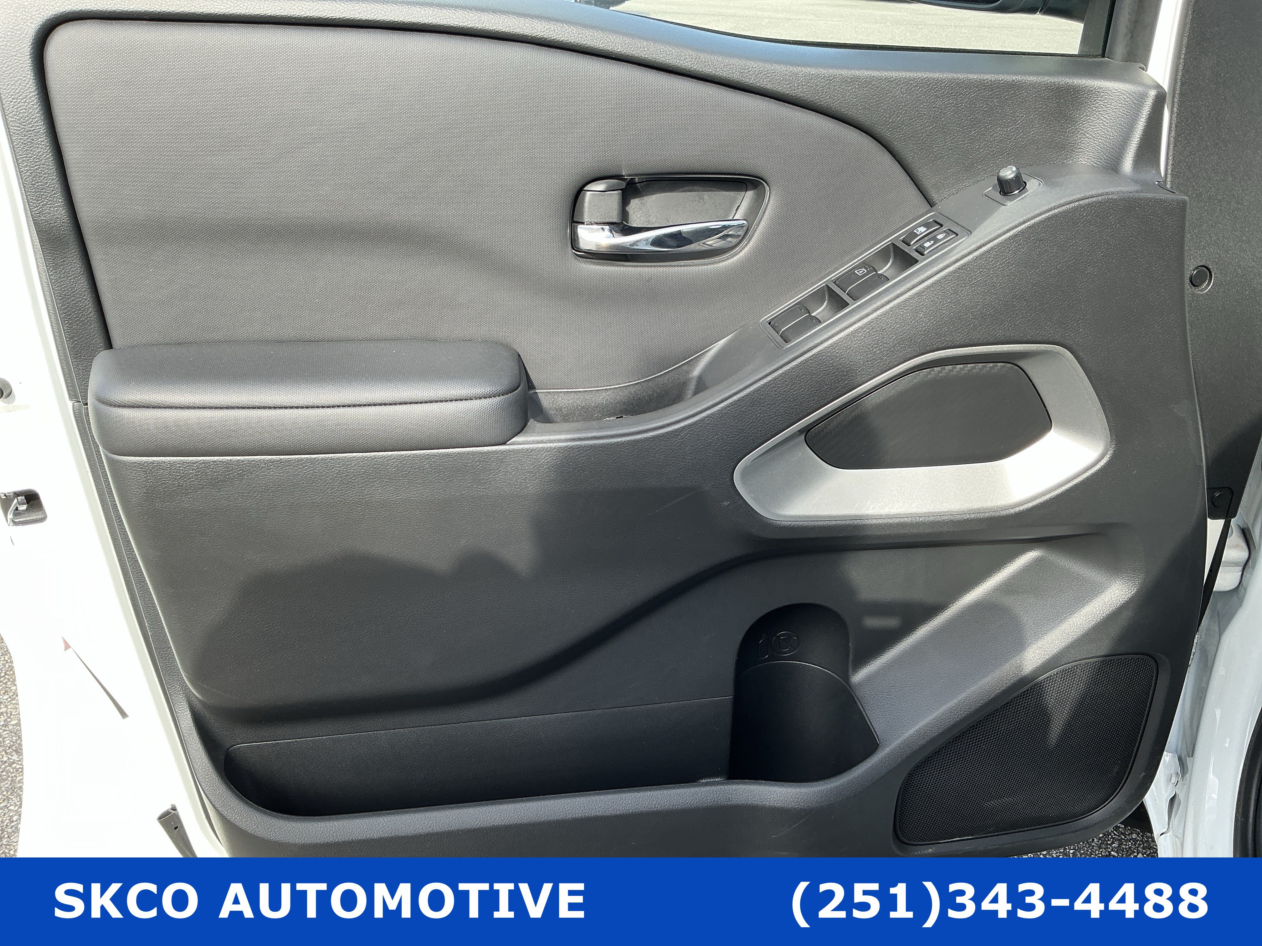 Used 2024 Nissan Frontier SV w/ SV Convenience Package RWD image 12