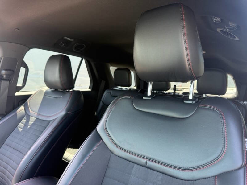 Used 2025 Ford Explorer ST-Line w/ ST-Line Street Pack AWD/4WD image 24
