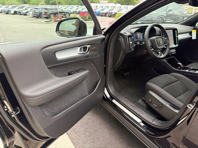 New 2026 Volvo XC40 B5 Ultra w/ Protection Package Premier AWD/4WD image 11