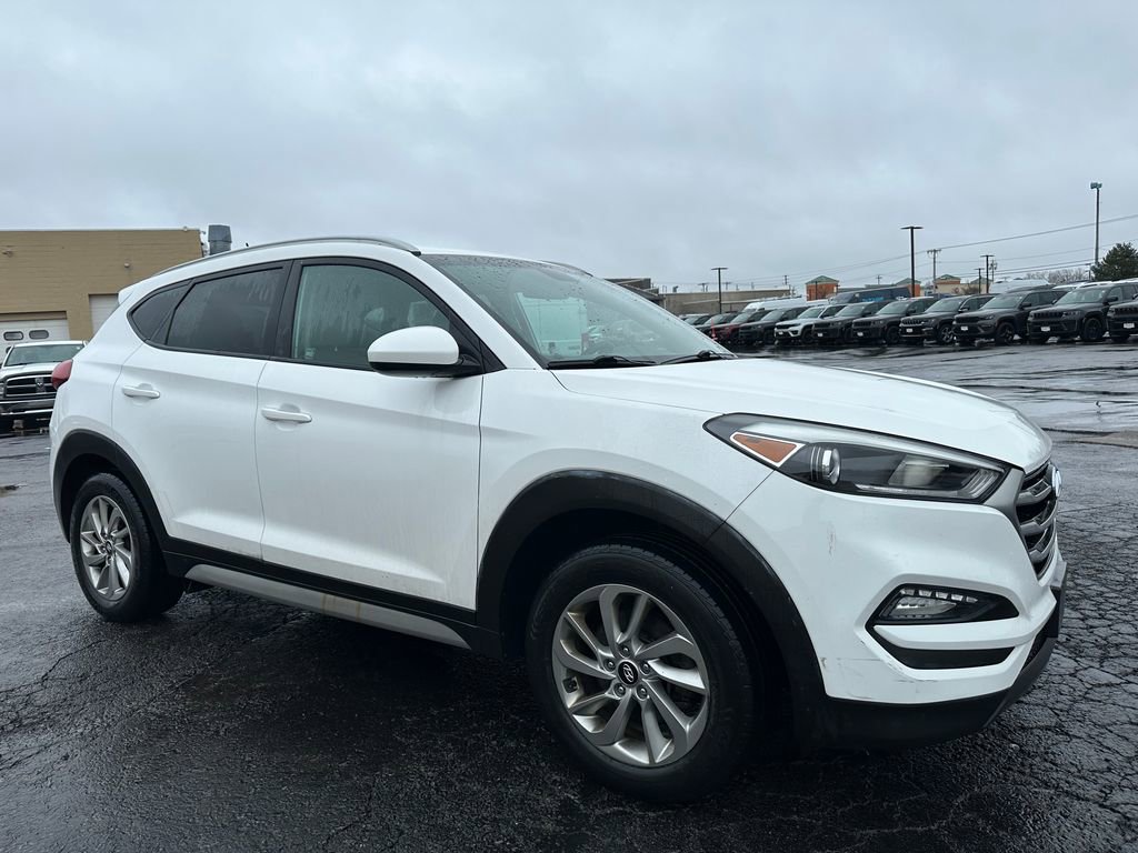 Used 2017 Hyundai Tucson SE image 1