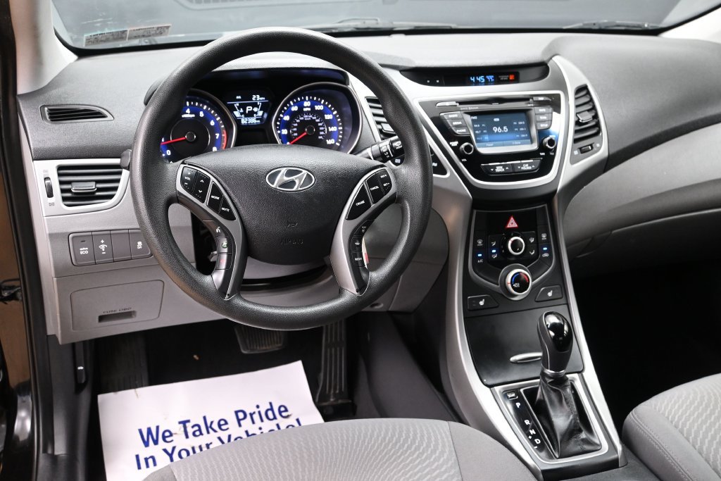 Used 2014 Hyundai Elantra SE w/ Option Group 02 FWD image 19