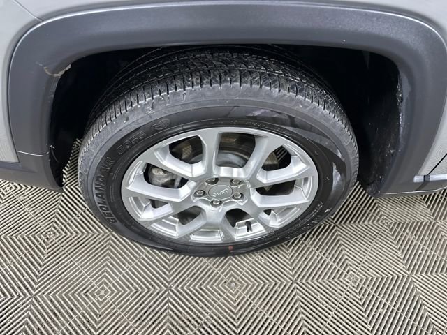 Used 2023 Jeep Compass Latitude image 10