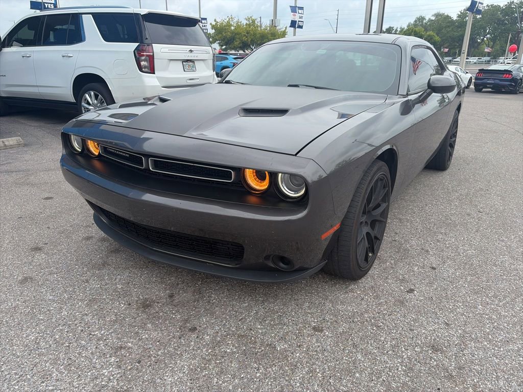 Used 2018 Dodge Challenger SXT RWD image 1