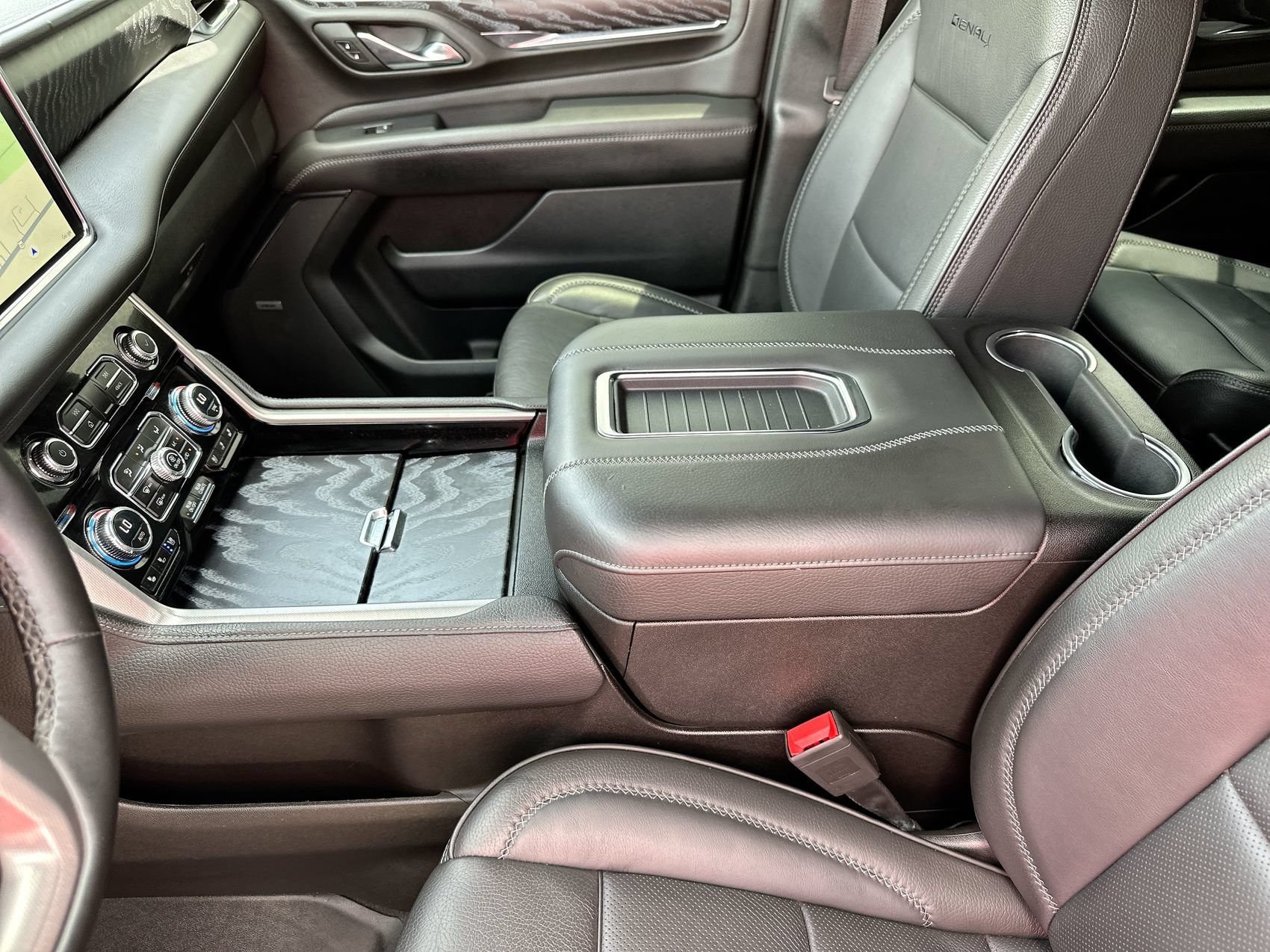 Used 2023 GMC Yukon XL Denali w/ LPO, Floor Liner Package AWD/4WD image 21