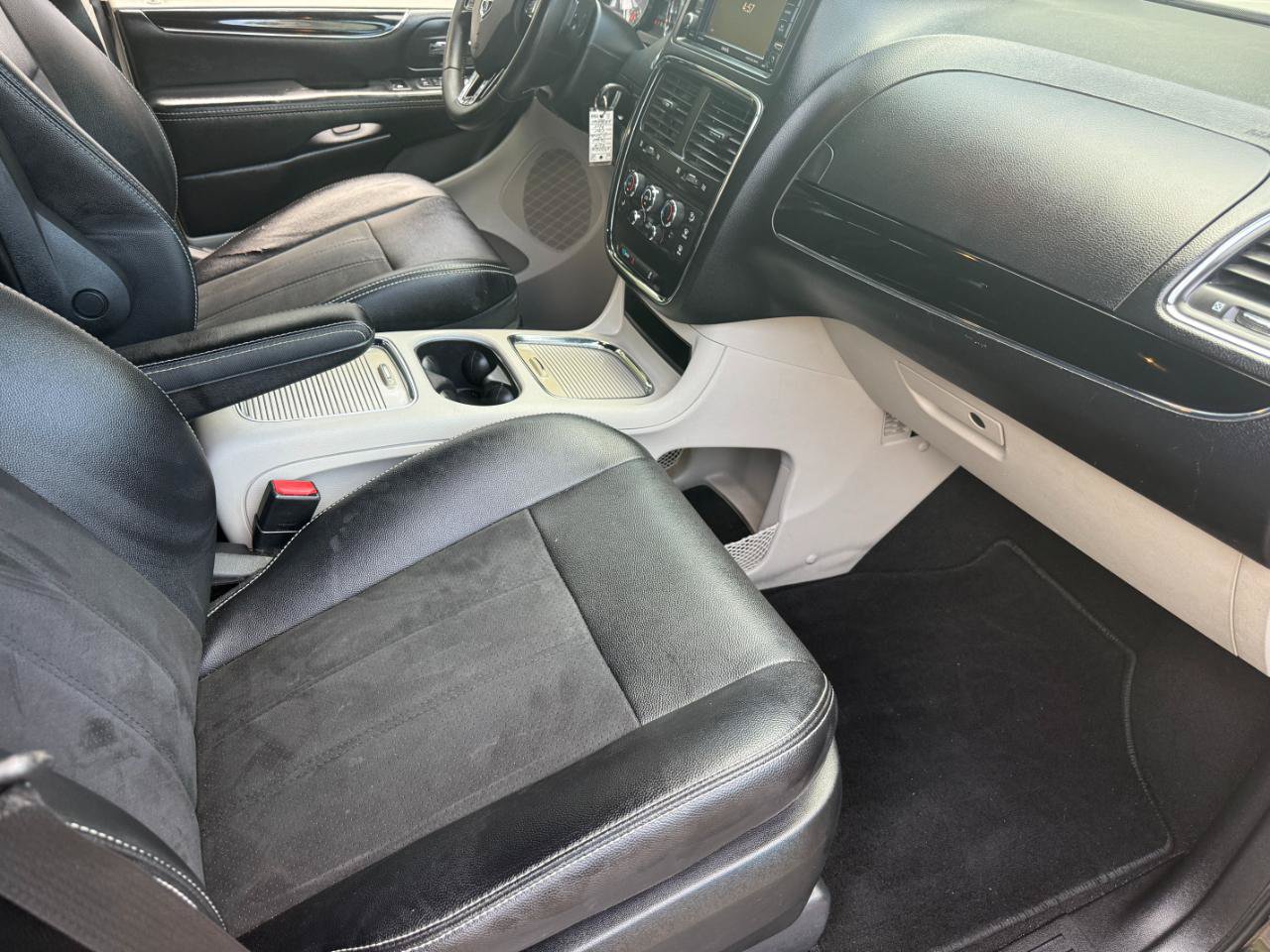 Used 2019 Dodge Grand Caravan SXT FWD image 9