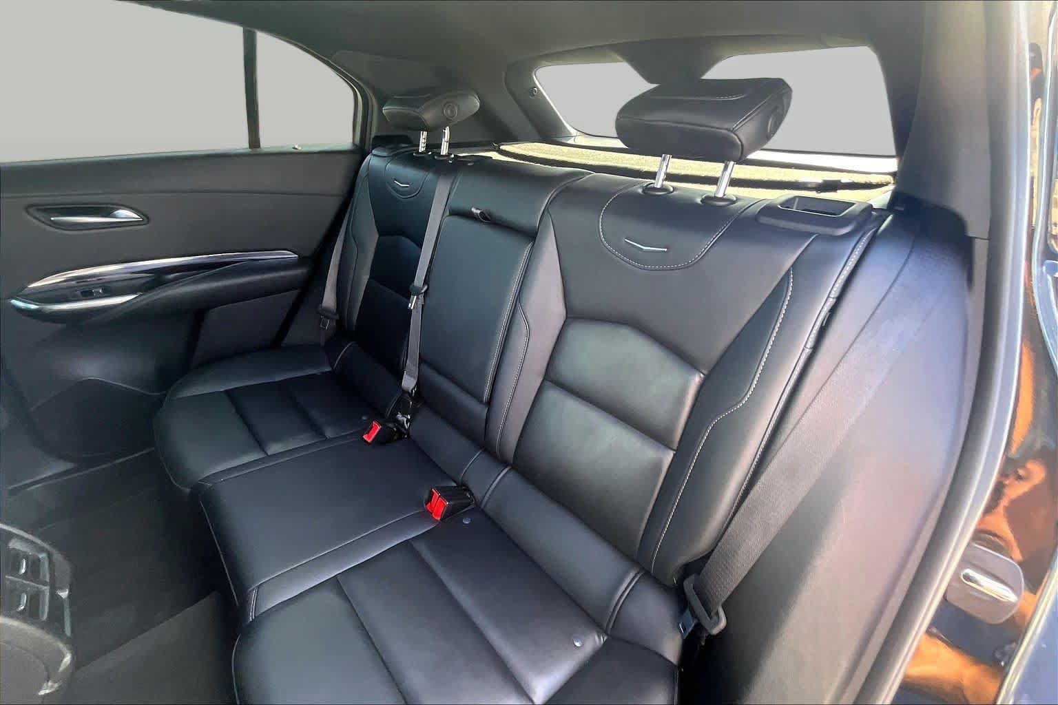 Used 2023 Cadillac XT4 Luxury w/ Cold Weather Package FWD image 35