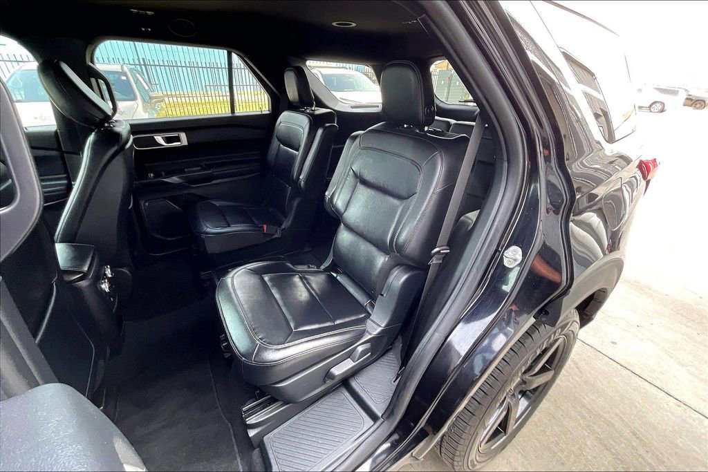 Used 2020 Ford Explorer XLT w/ Equipment Group 202A AWD/4WD image 26