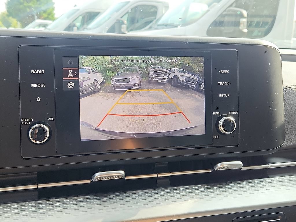 Used 2024 Kia Carnival LX FWD image 15