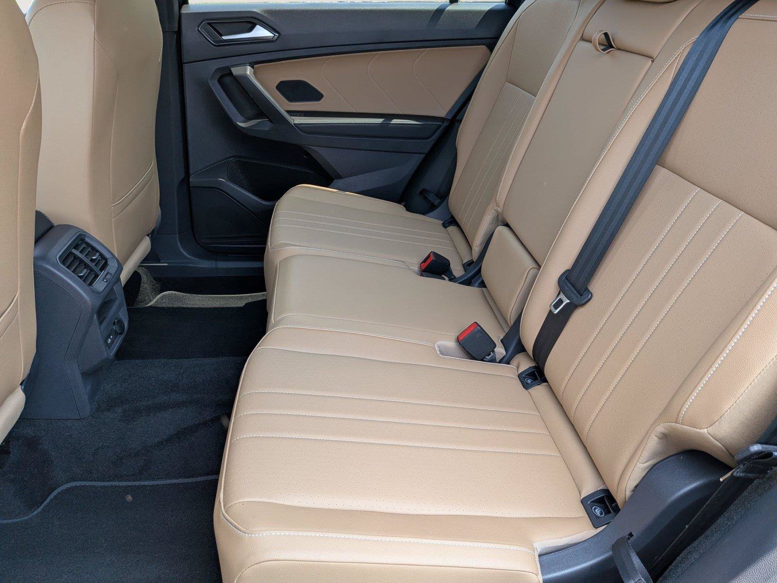 Used 2023 Volkswagen Tiguan SE w/ Panoramic Sunroof Package AWD/4WD image 17