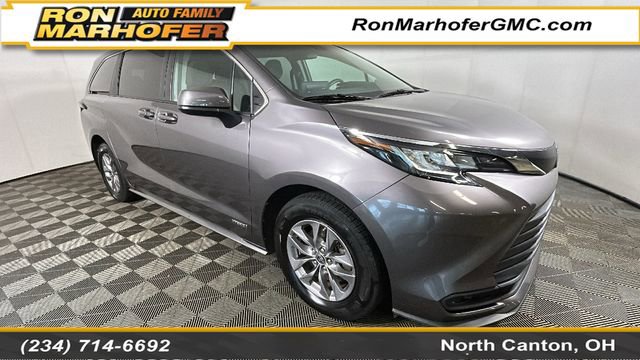 Used 2021 Toyota Sienna LE FWD image 1