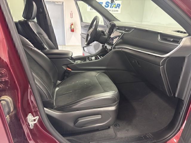 Used 2025 Jeep Grand Cherokee Altitude image 18