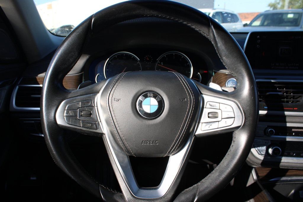 Used 2018 BMW 750i image 13