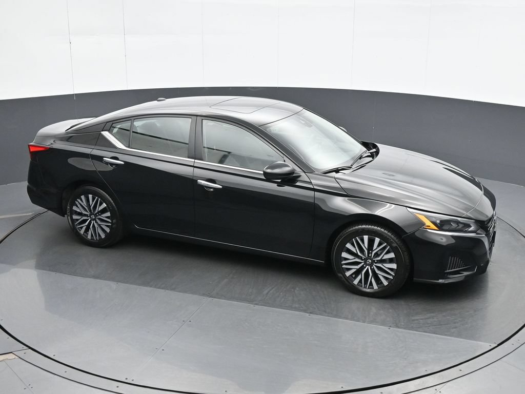 Used 2024 Nissan Altima 2.5 SV w/ SV Premium Package FWD image 23