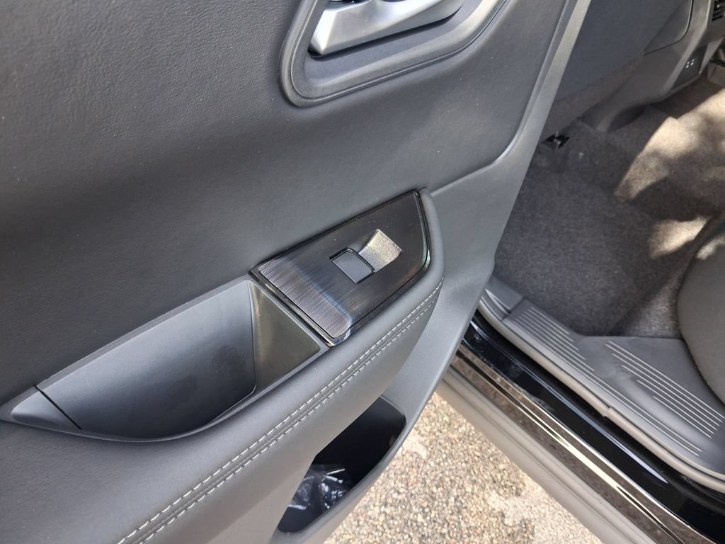 Certified 2026 Nissan Rogue SV FWD image 12