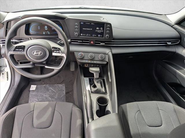 New 2026 Hyundai Elantra SE FWD image 17