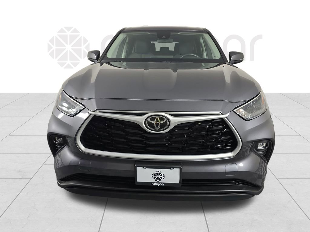 Used 2024 Toyota Highlander LE image 9