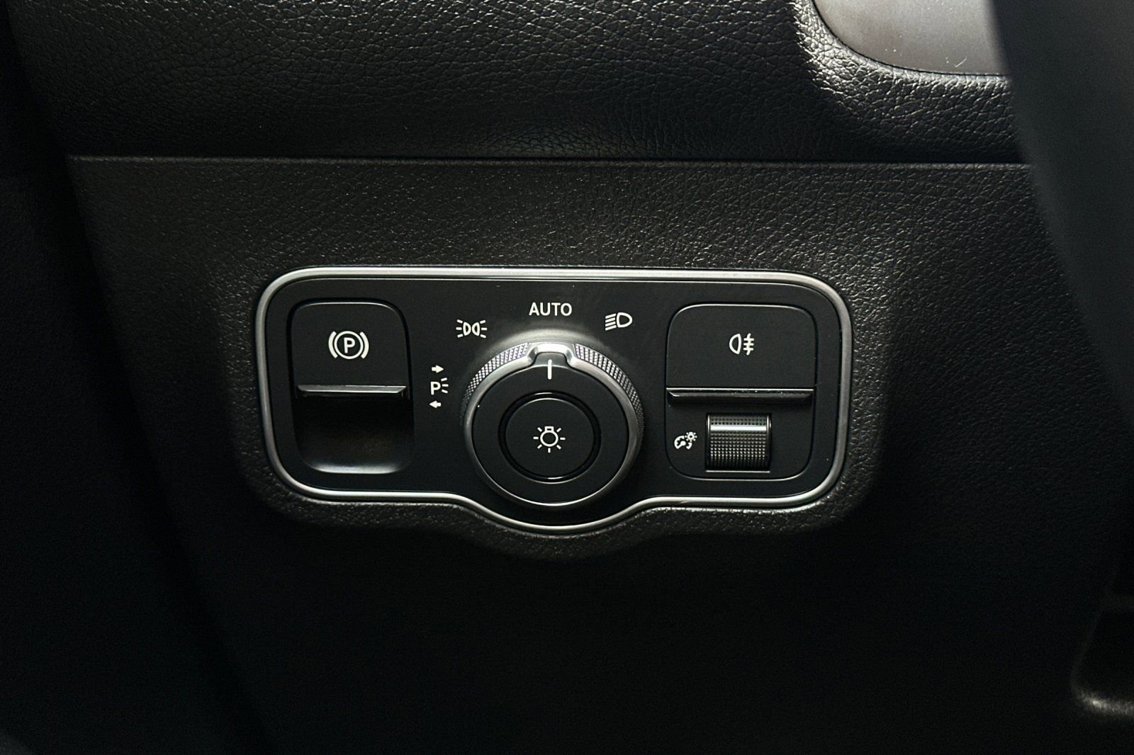 Certified 2024 Mercedes-Benz EQB 250+ image 32