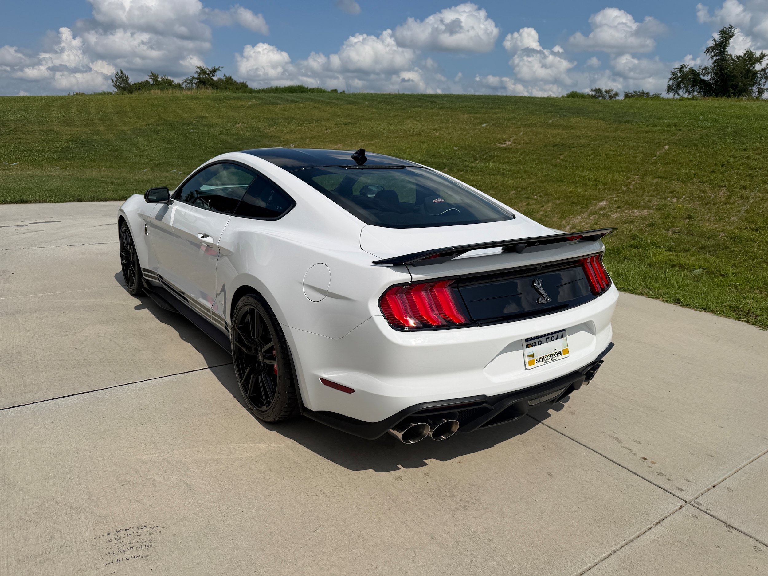 Used 2022 Ford Mustang Shelby GT500 w/ Technology Package RWD image 7