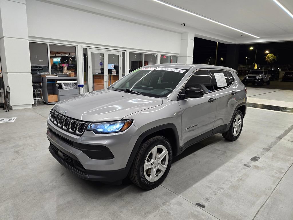 Used 2023 Jeep Compass Sport image 2
